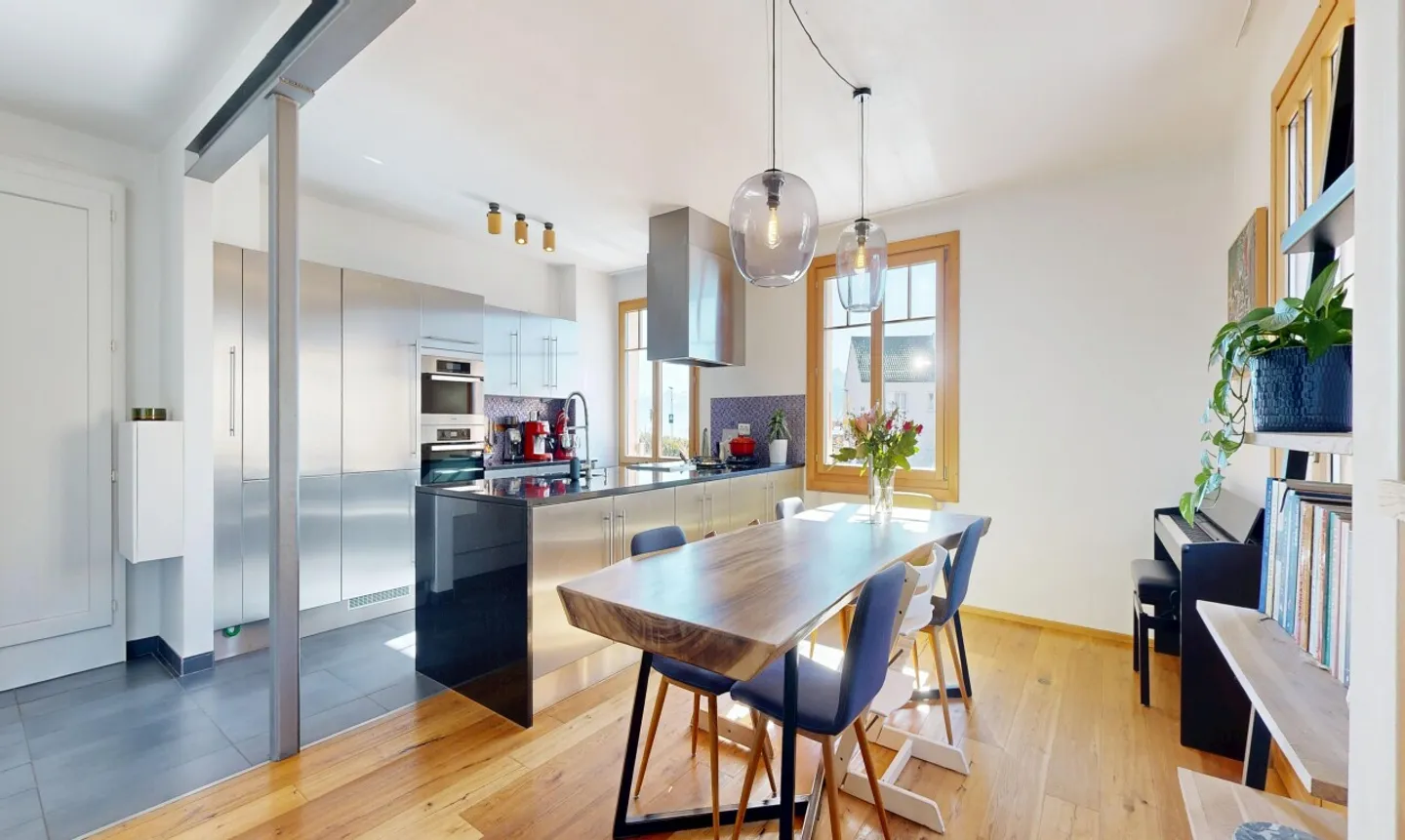 Renoviertes Dorfhaus mit 6 Zimmern und Garten im Herzen von Belmont - Foto 2 von 11