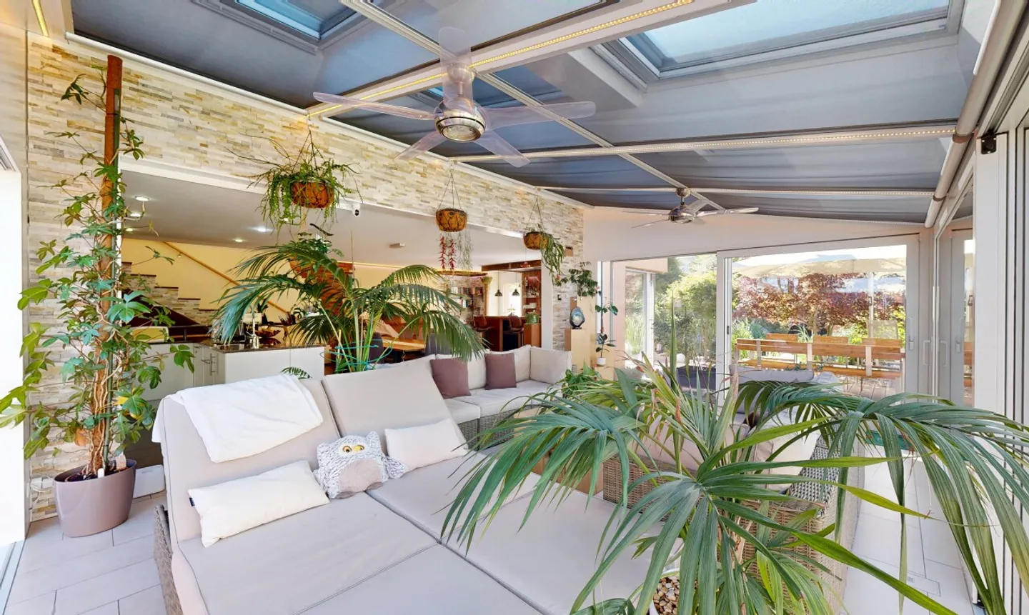 Una villa luminosa nel cuore di un ambiente verde - Foto 4 di 11