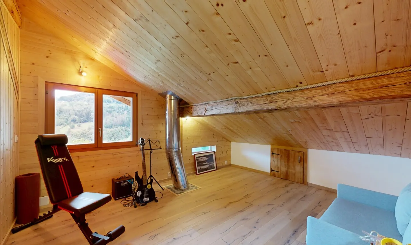 Exclusive: beautiful apartment in a renovated historic chalet - Photo 9 of 11