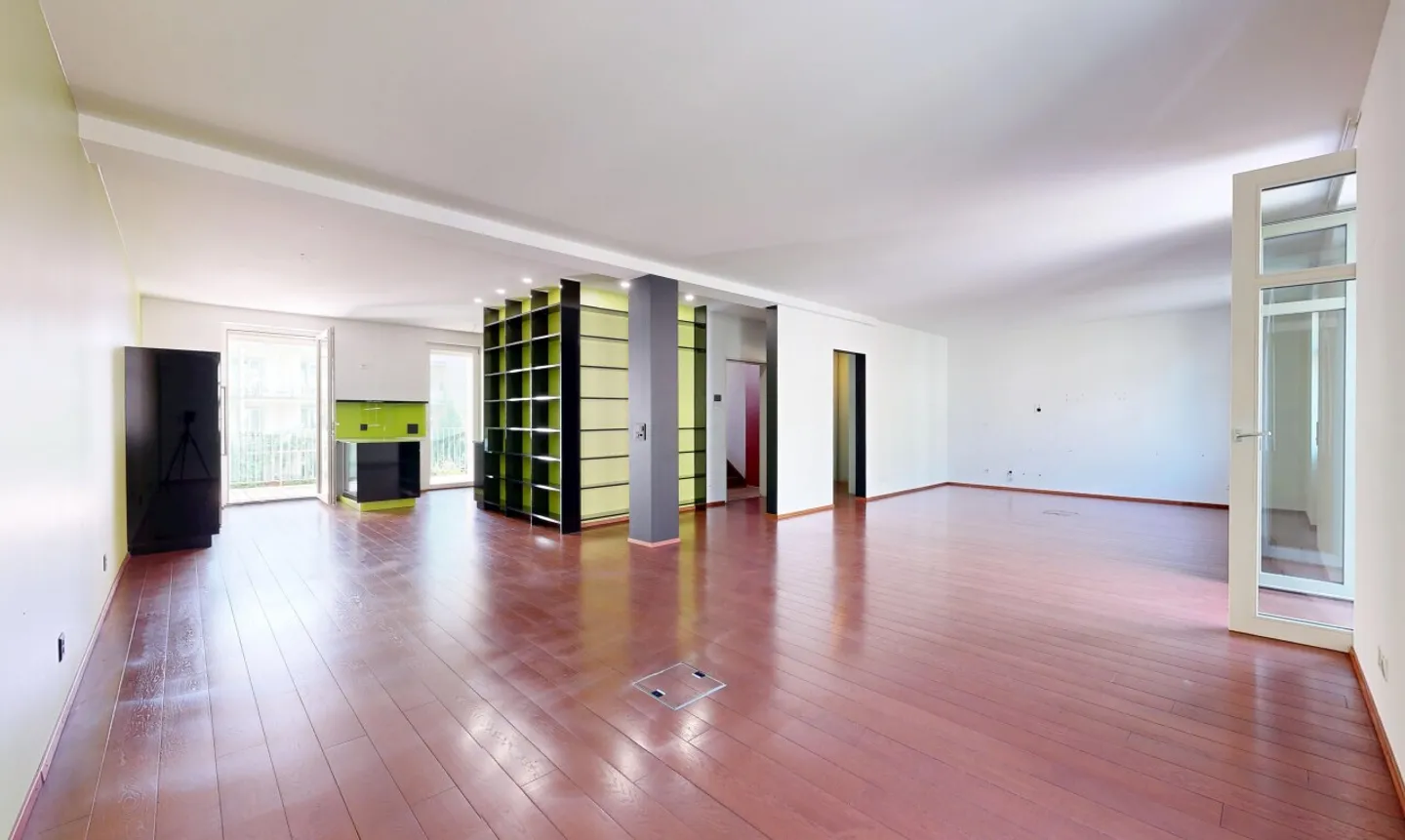 Loft urbain avec deux balcons - Photo 2 sur 11