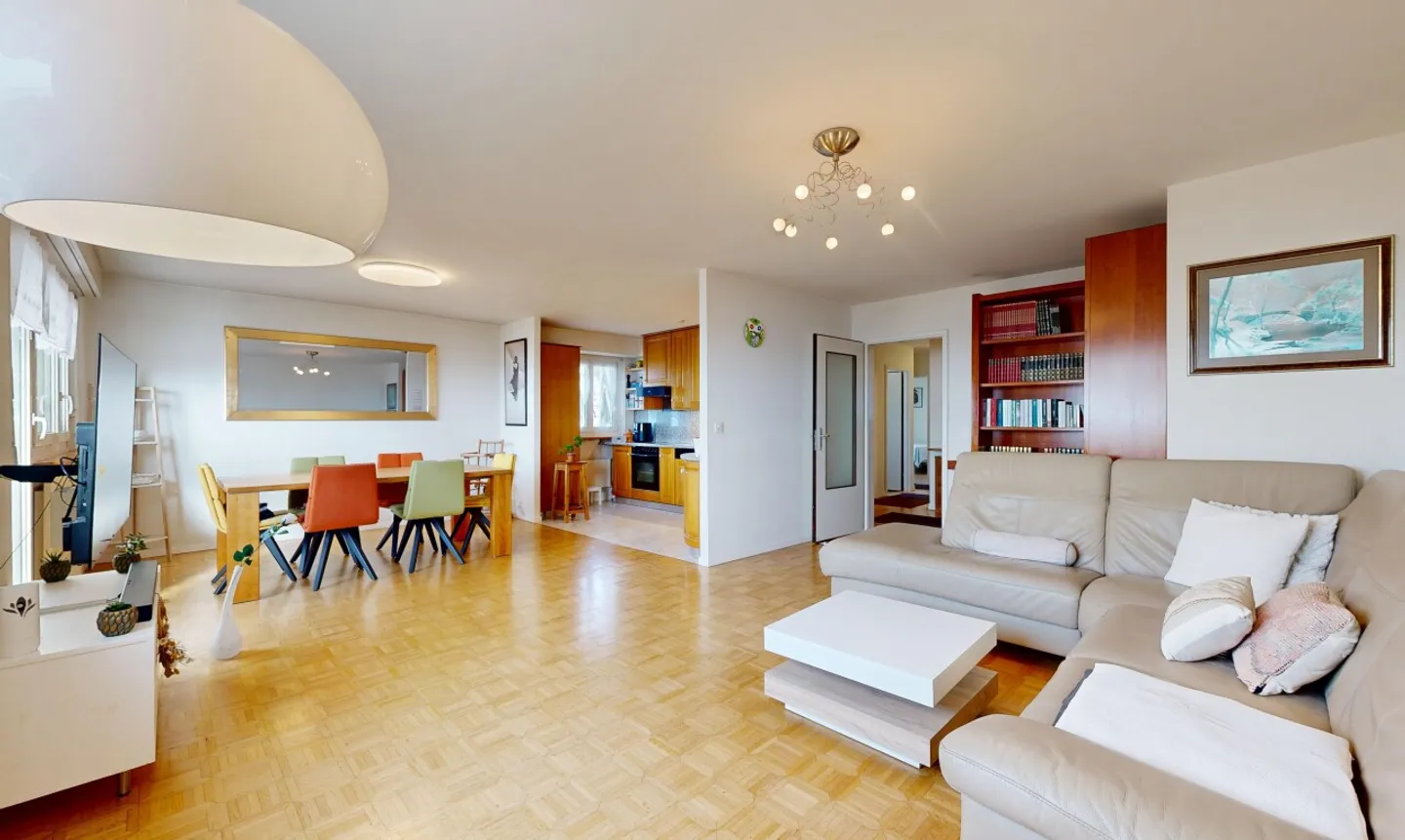 4.5 room apartment with panoramic lake view - Photo 3 of 11