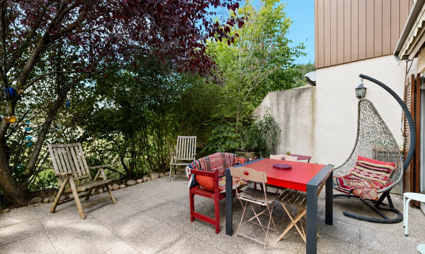 Angenehme Villa mit einem angelegten Garten, ohne Einsicht - Foto 2 von 11