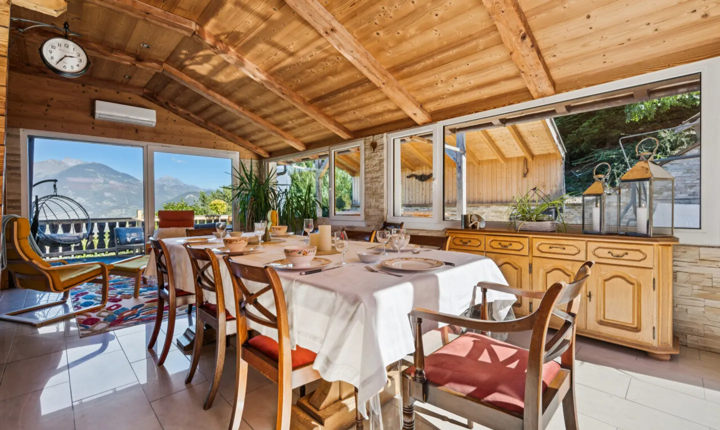 Chalet 8.5 + Studio und unverbauter Blick in einer gut gelegenen ruhigen Gegend - Foto 8 von 11