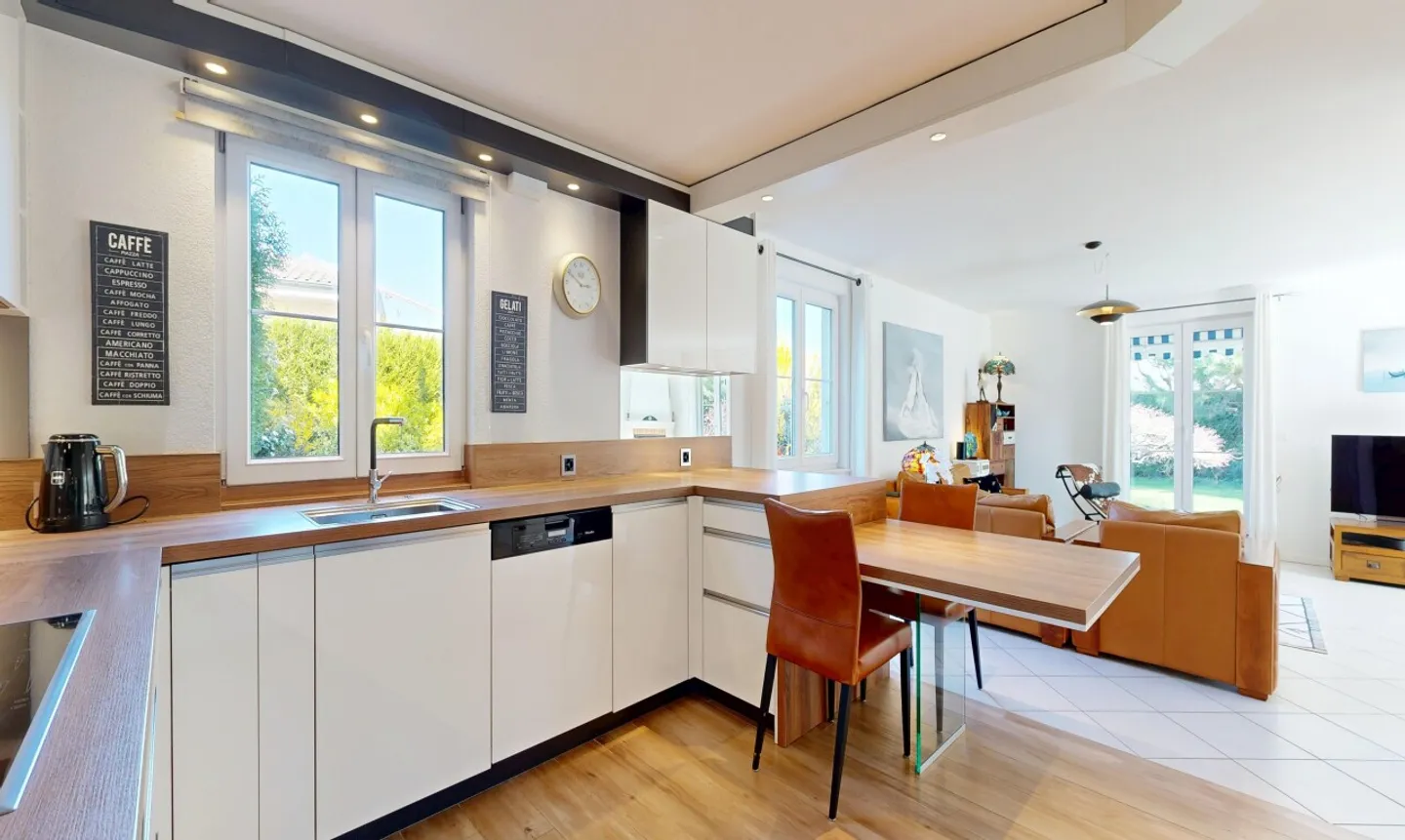 Casa a schiera con grande giardino e volumi generosi - Foto 7 di 11