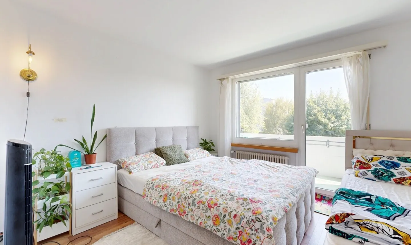 Charming Apartment with Parking - Photo 4 of 11