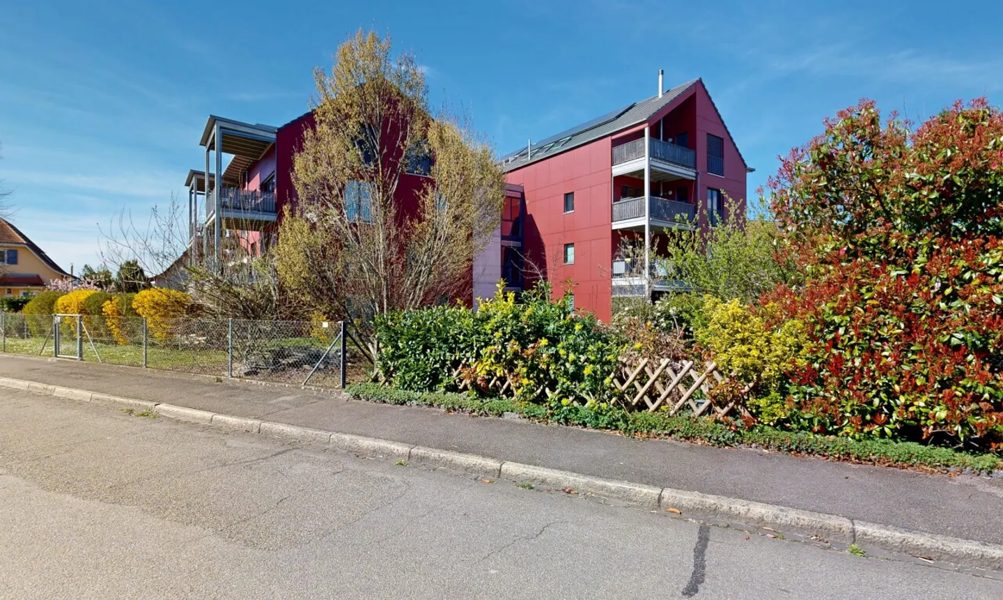 Appartement élégant de 3,5 pièces avec balcon et place de parking - Photo 1 sur 11