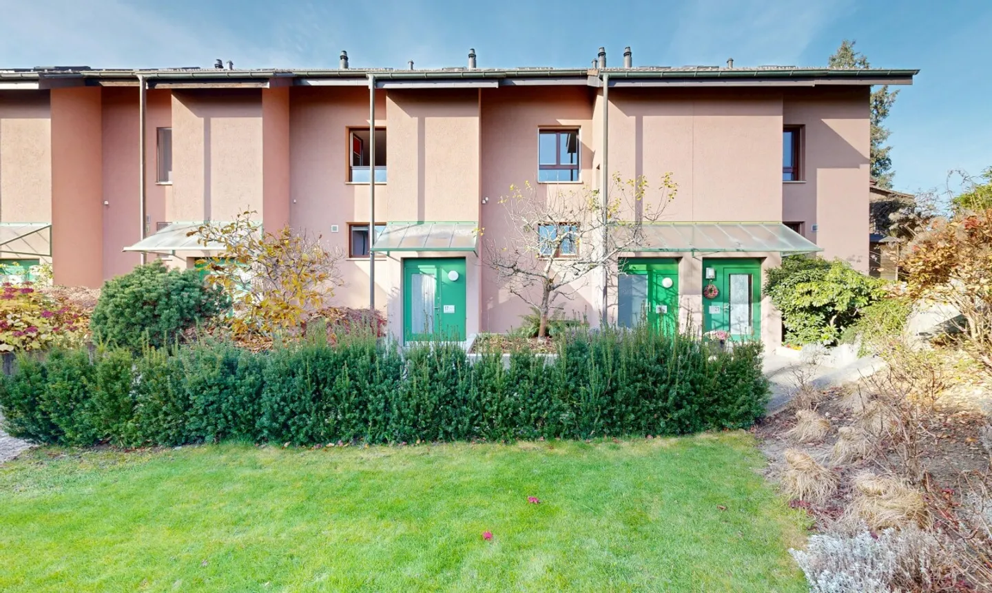 Casa a schiera affascinante con 4,5 stanze e possibilità di espansione - Foto 2 di 11