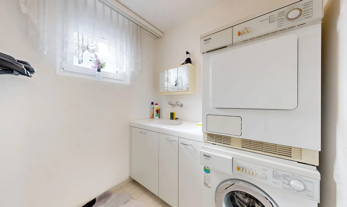 Appartamento attico luminoso con terrazza sul tetto, camino & charme - Foto 8 di 11