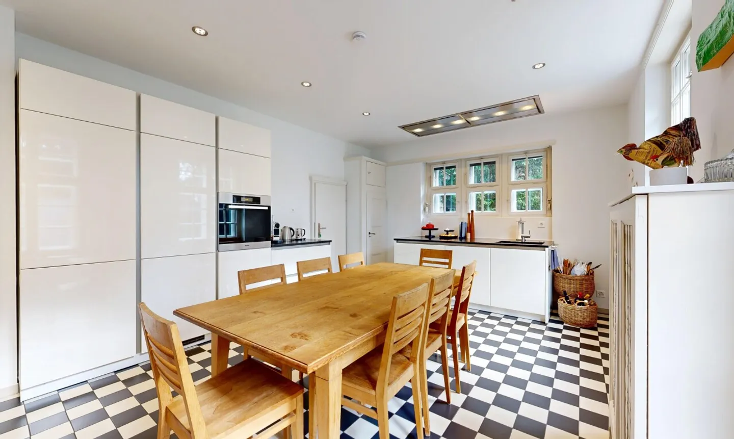 Ampio appartamento di 6 stanze con fascino storico (in diritto di costruzione) - Foto 5 di 13