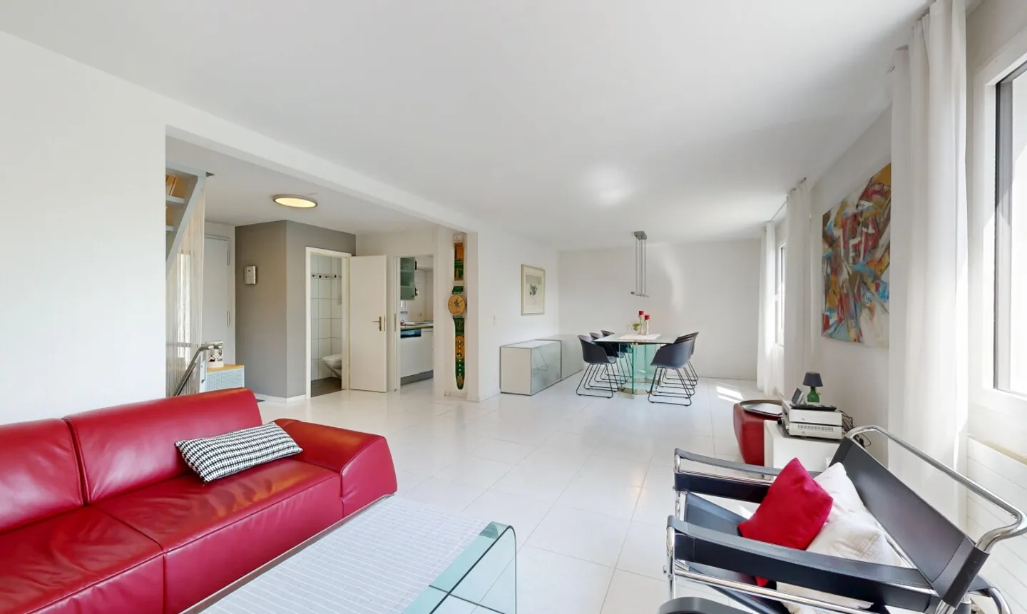 Detached Family Home with Garden - Photo 2 of 11
