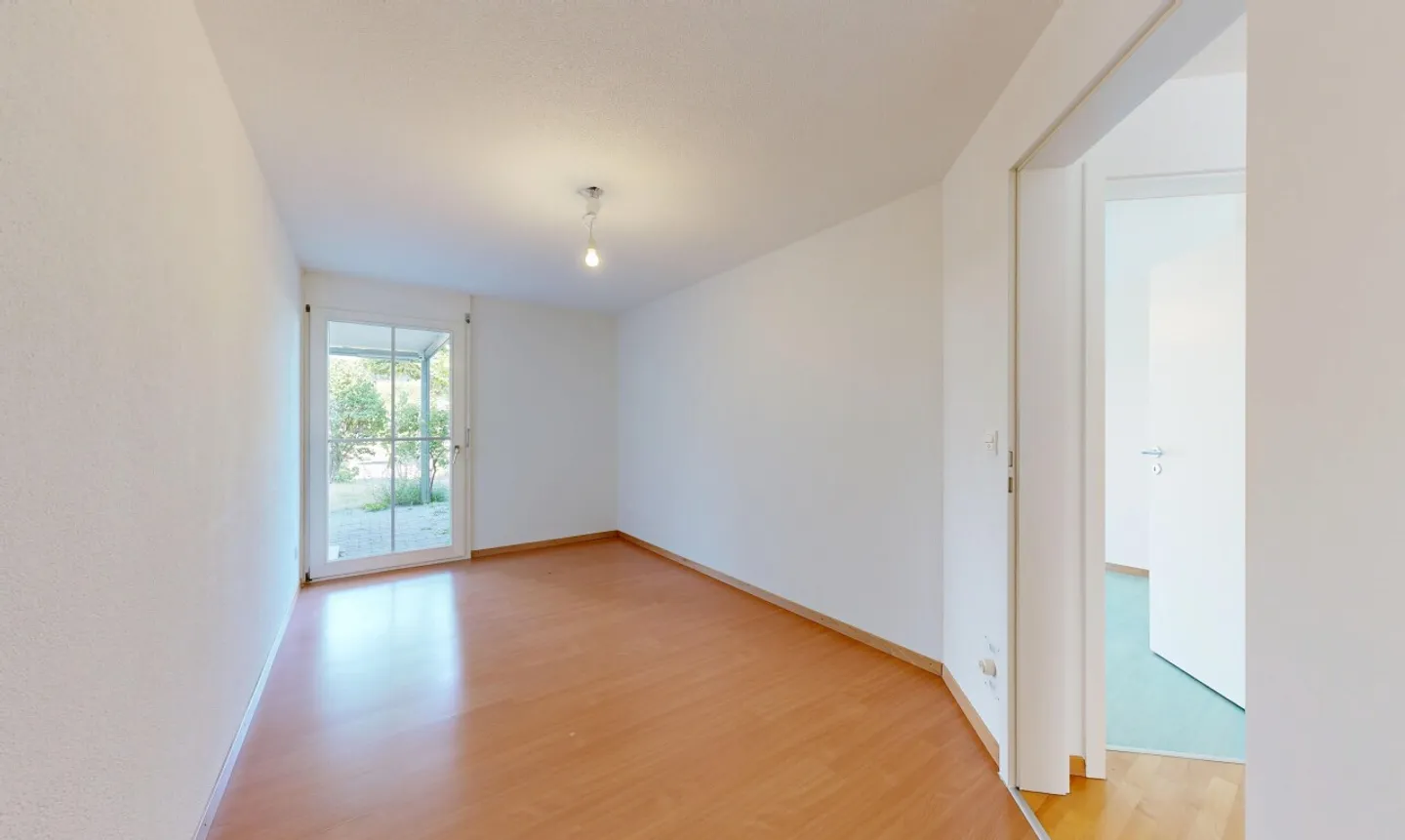 Bright 4.5 Room Garden Apartment in Utzenstorf - Photo 8 of 11