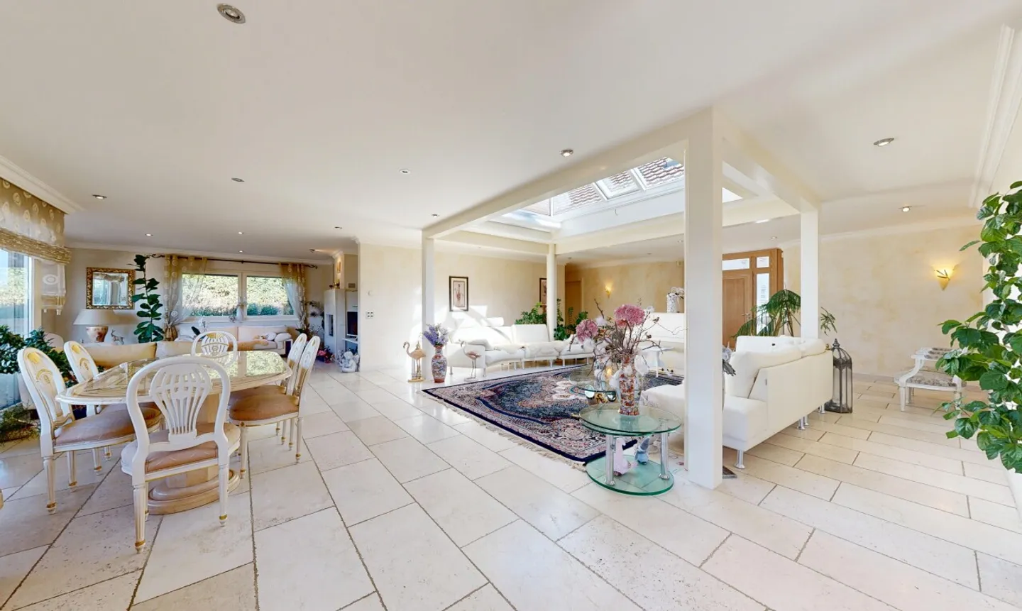 Exceptional villa with panoramic view of the lake - Photo 8 of 11