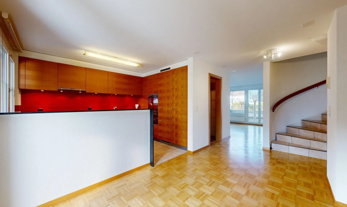 Einfamilienhaus-Feeling in Ebmatingen – Maisonette über drei Etagen - Foto 2 di 11