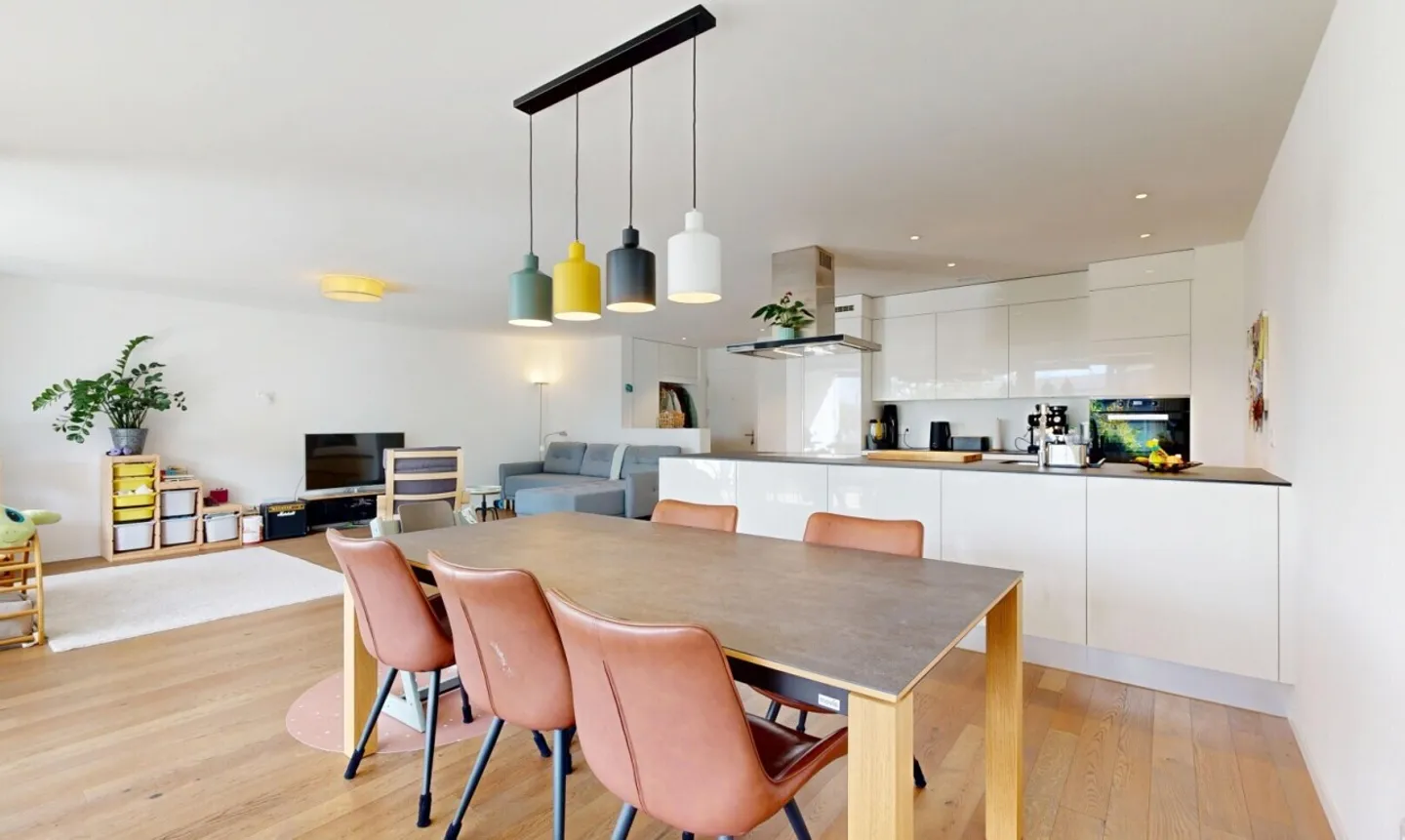 Like-new 4.5-room apartment with high-quality finish - Photo 1 of 11