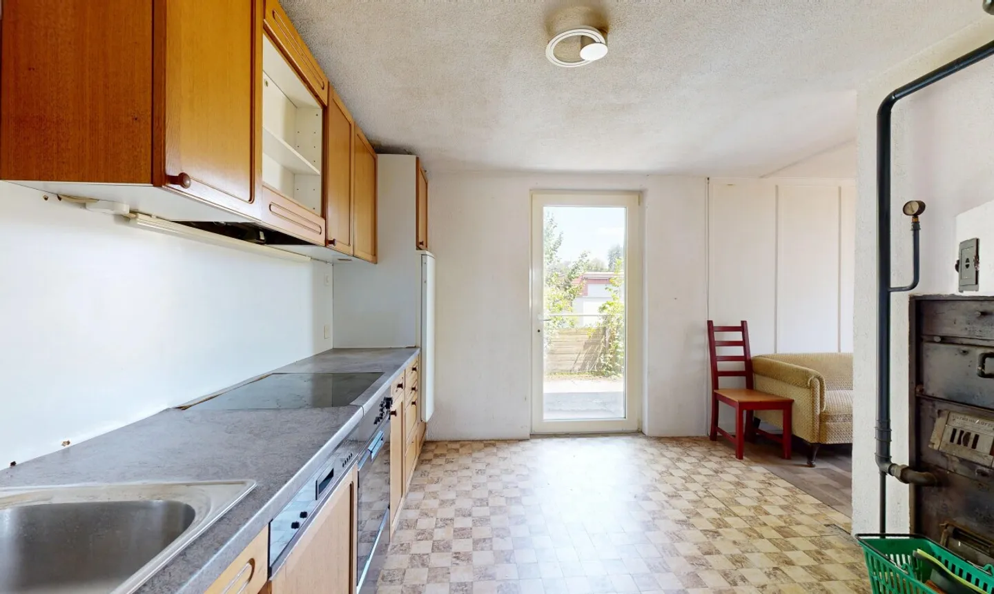 Detached property with space for your own ideas - Photo 3 of 11