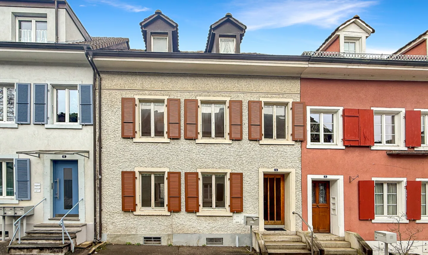 Residential building with development potential in a central location in Binningen - Photo 1 of 11