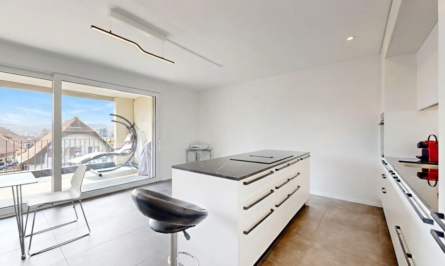 Appartamento Contemporaneo con Balcone - Foto 5 di 11