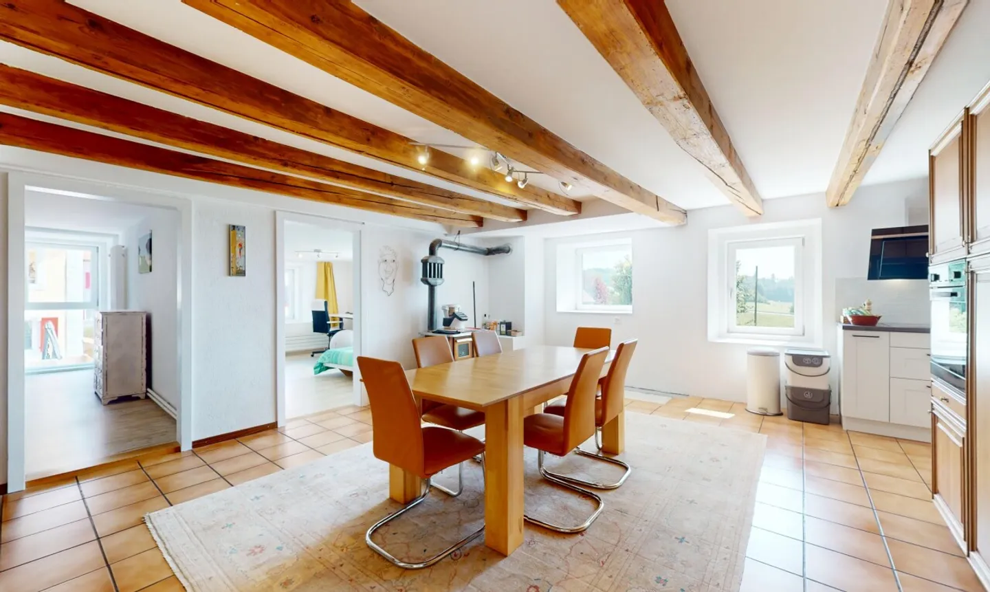 Vicino a Yverdon: spazioso appartamento ristrutturato di 4,5 locali con giardini comuni - Foto 3 di 11