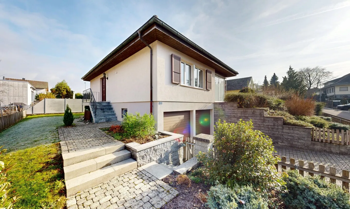Casa familiare con giardino e doppio garage a Grenchen - Foto 3 di 11