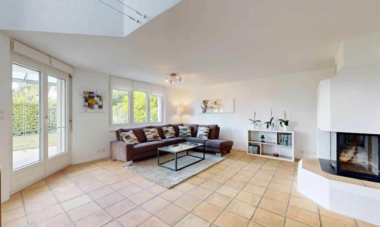 Extraordinary 5.5-Room Townhouse in Prime Location - Photo 4 of 11