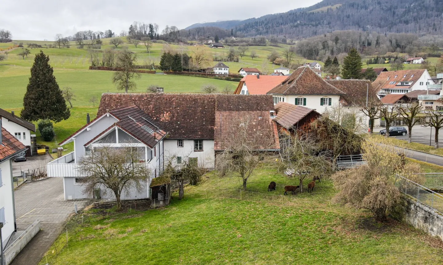 Ferme avec maison individuelle adjacente et beaucoup de terrain à bâtir inclus. - Photo 10 sur 11