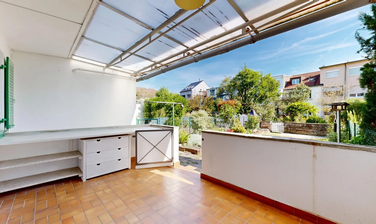 Classic Charm, Modern Living - Terraced House with Expansion Potential - Photo 5 of 11