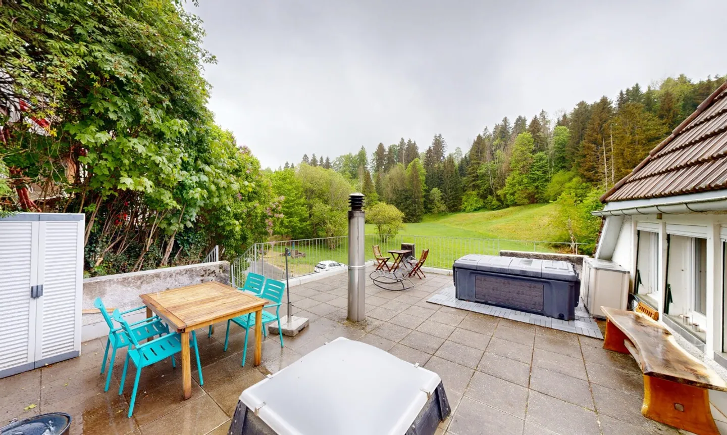 180m² Villa in Locle: Great Potential and Stunning Nature View - Photo 3 of 11