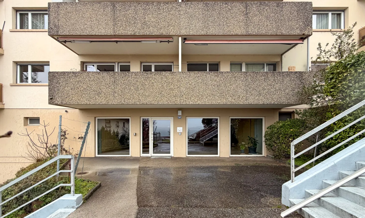 Apartement 3,5p rénové avec vue lac proche gare - Foto 3 di 11