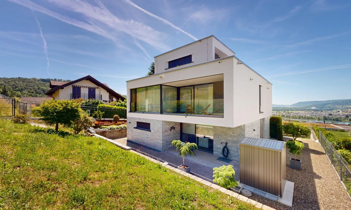 Architecture, View and Living Comfort at the Highest Level - Photo 2 of 11