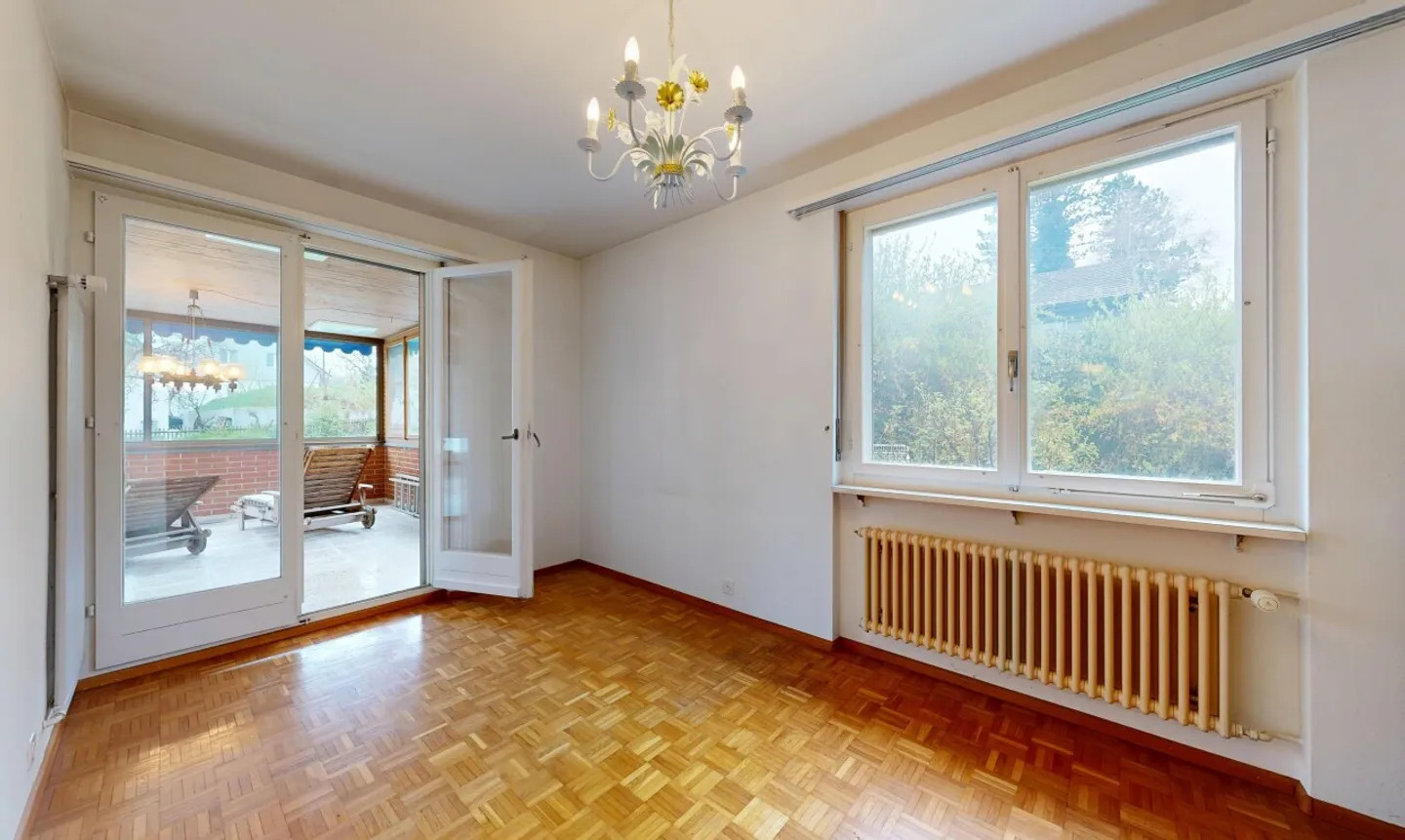 Charming, detached 6.5-room single-family home with large outdoor area - Photo 5 of 11