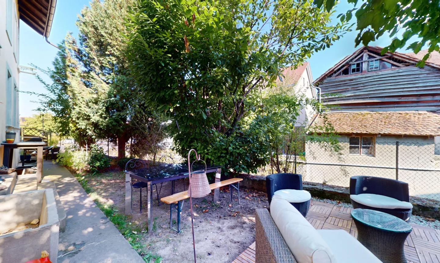 Renoviertes Ertragsgebäude mit 11 Wohnungen und Gewerbefläche! - Foto 2 von 13