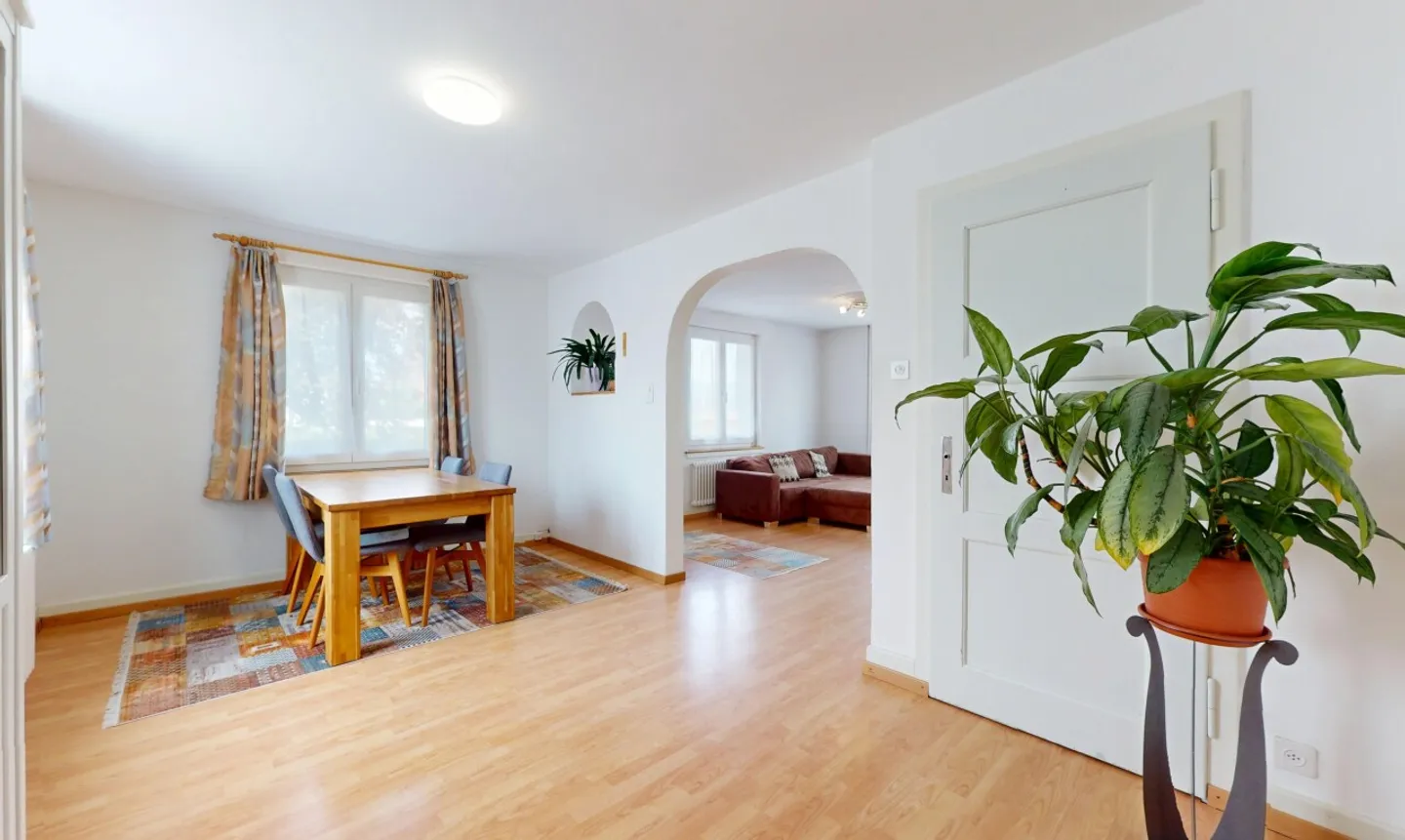 Maison individuelle 8 pièces avec appartement séparé et réserve de terrain - Photo 2 sur 11