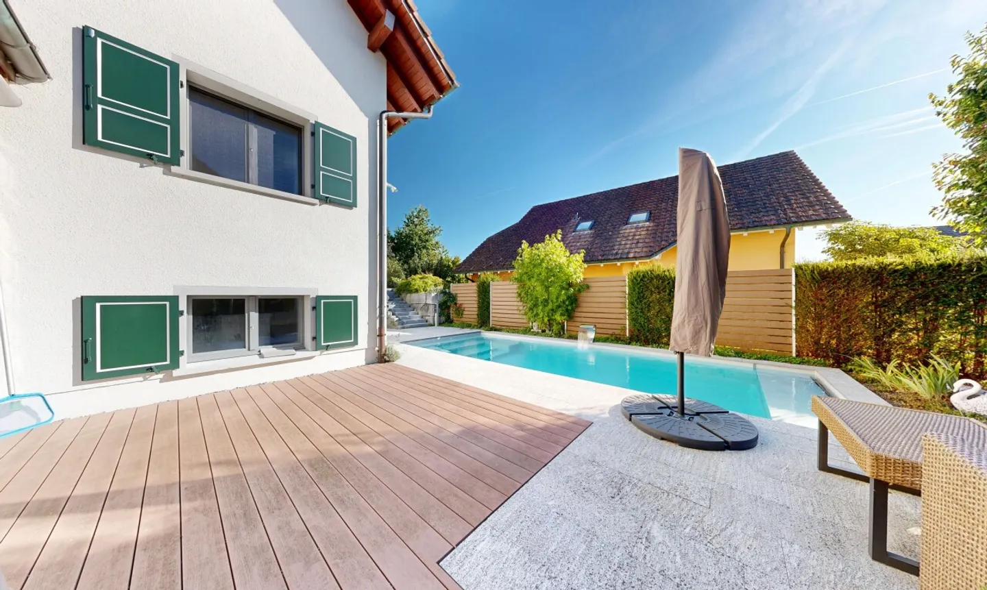 Exclusive 6.5-room single-family house with swimming pool & beautiful garden area - Photo 1 of 11