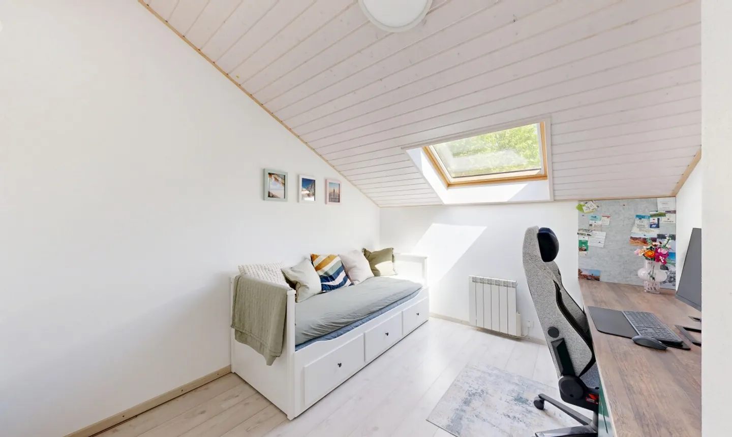 Renovated penthouse duplex in Terre Sainte with generous volumes - Photo 9 of 11