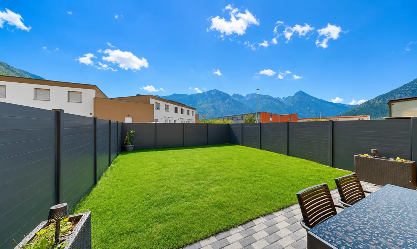 Belle maison mitoyenne de 4,5 pièces avec jardin et vue dégagée - Photo 1 of 10