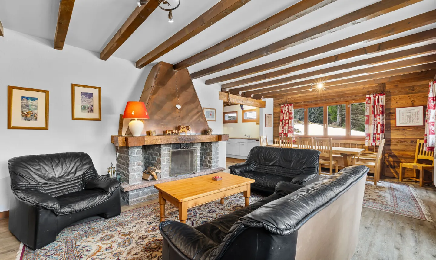 Exclusive: Stunning 5-Bedroom Chalet Recently Renovated - Photo 3 of 11