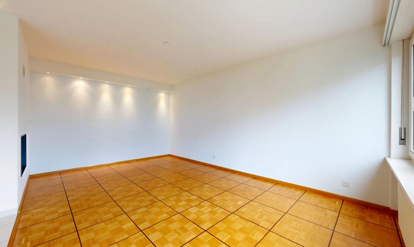 Maisonette attico con tre balconi e giardino privato - Foto 4 di 11