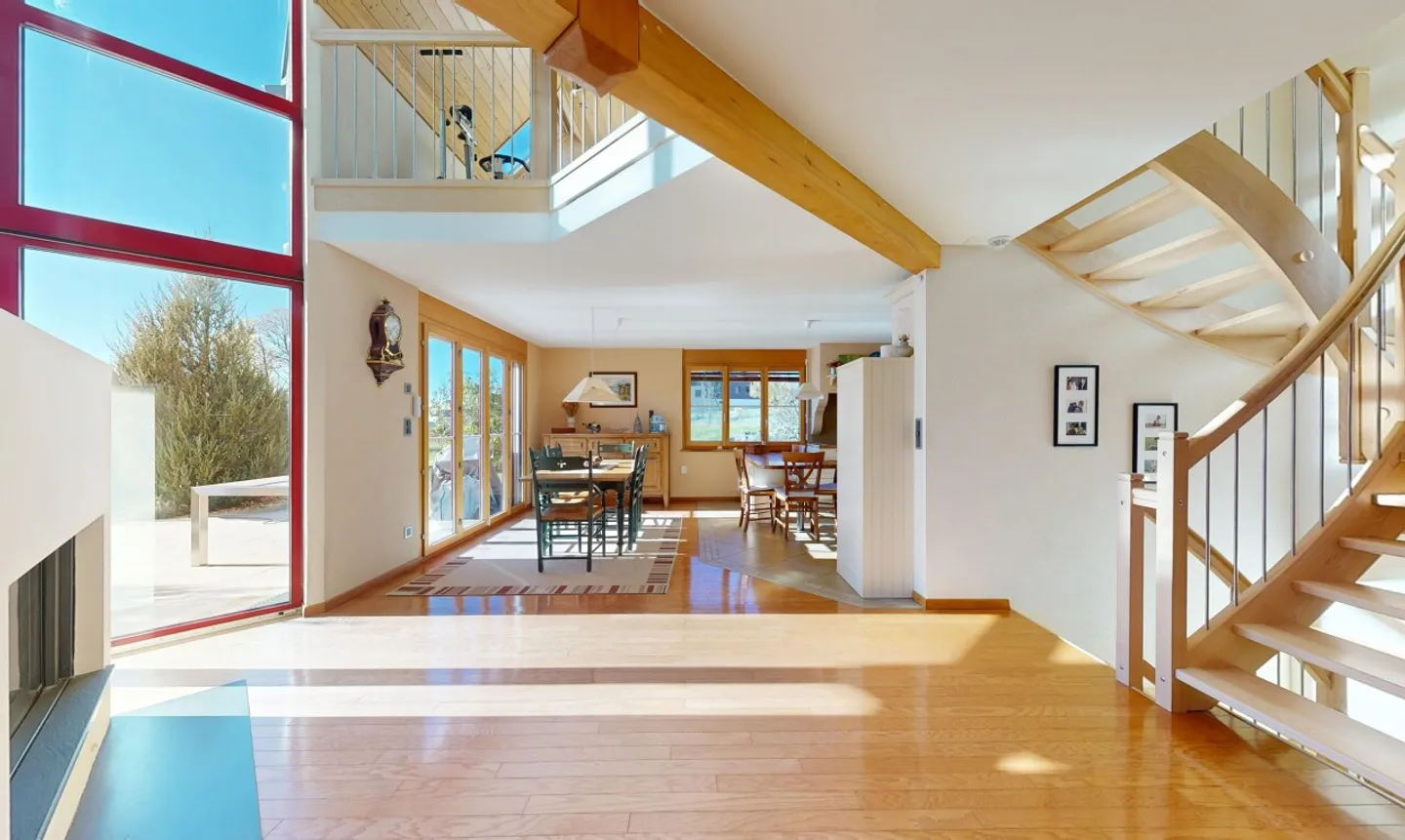 Familienhaus mit Panoramablick, Schwimmbad und großem Grundstück - Foto 7 von 13