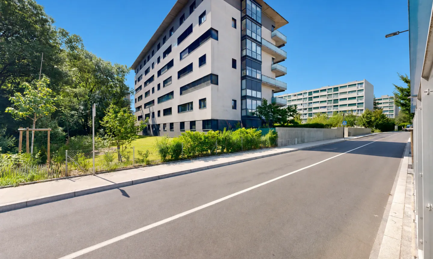 5 rooms ideally located in the heart of Grand-Lancy - Photo 1 of 11