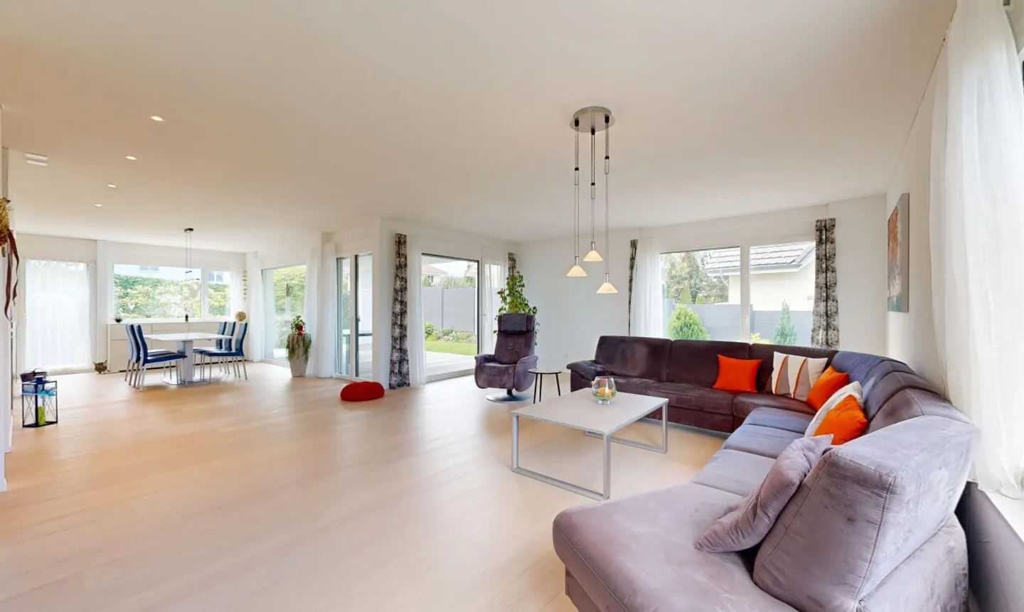 Maison individuelle exclusive, presque neuve de 7,5 pièces avec vue dégagée - Photo 4 sur 11