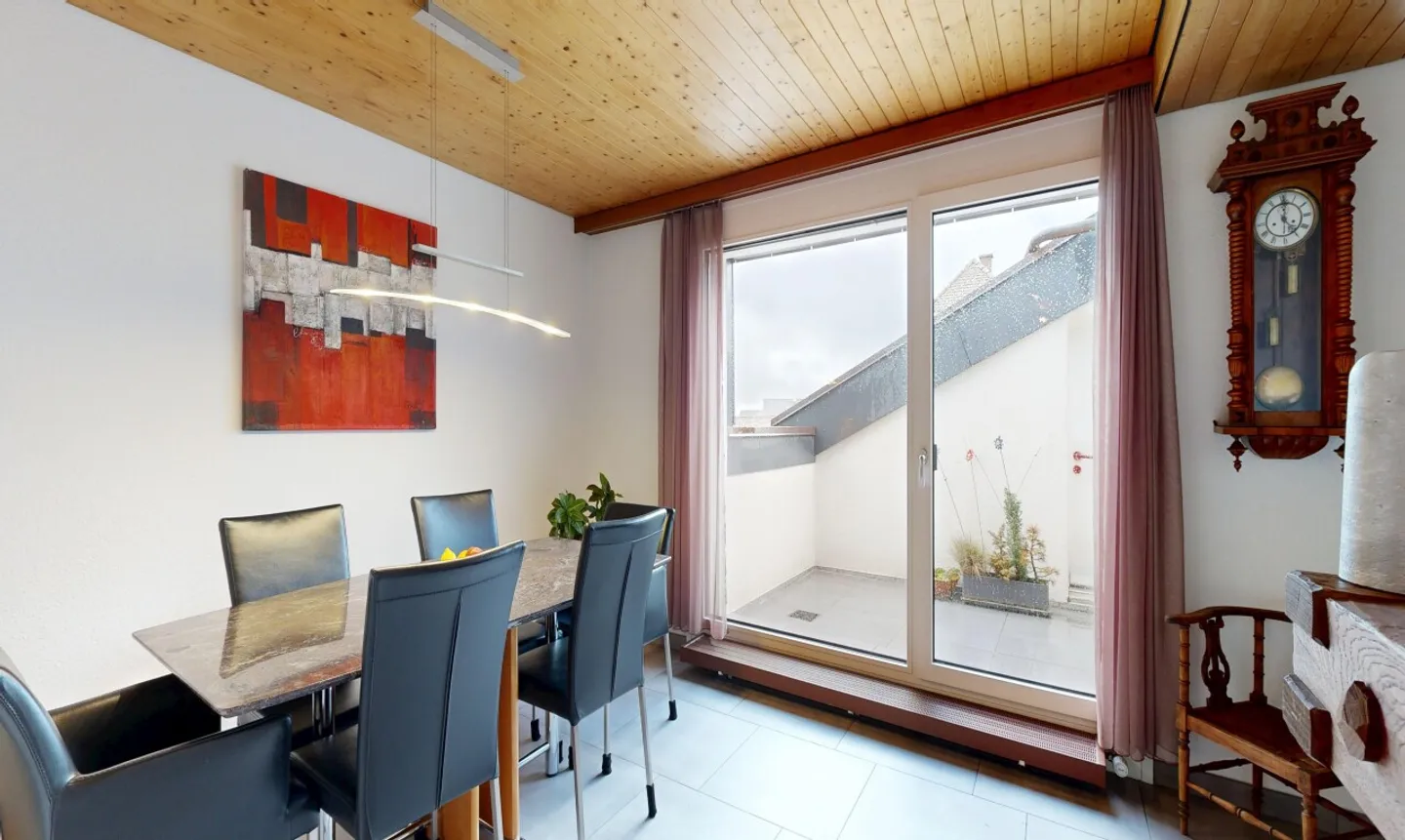 Grosszügige Attikawohnung mit Blick auf die Alpen - Photo 5 sur 11