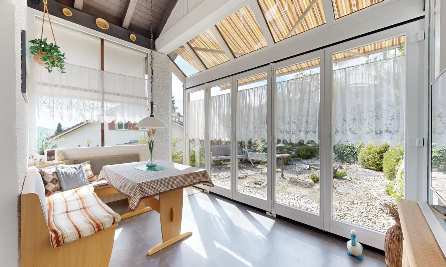 Detached Family Home with Views - Photo 5 of 11