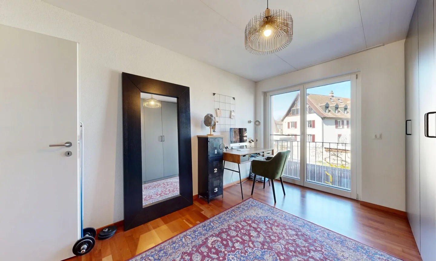 Modern 3.5-room apartment with balcony and parking space - Photo 8 of 11