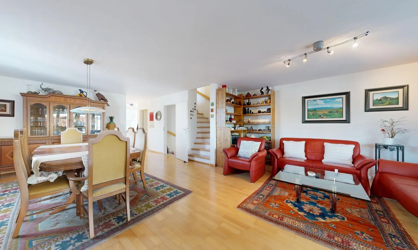 Attractive 5.5-room end-of-terrace house with low-maintenance garden - Photo 2 of 13