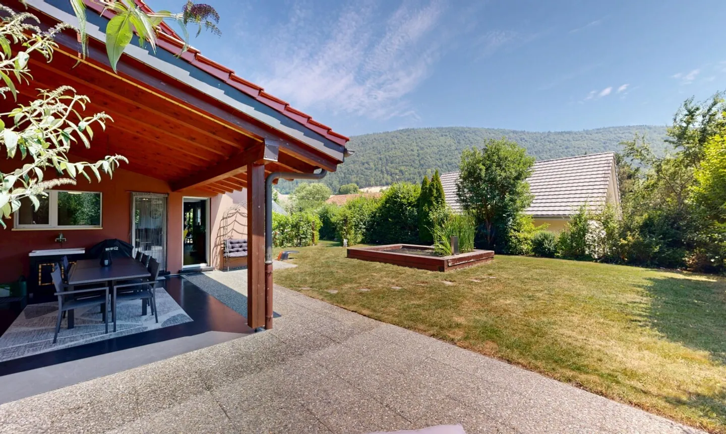 Stunning High-End Villa with Garden, Jacuzzi and Private Pond - Photo 11 of 13