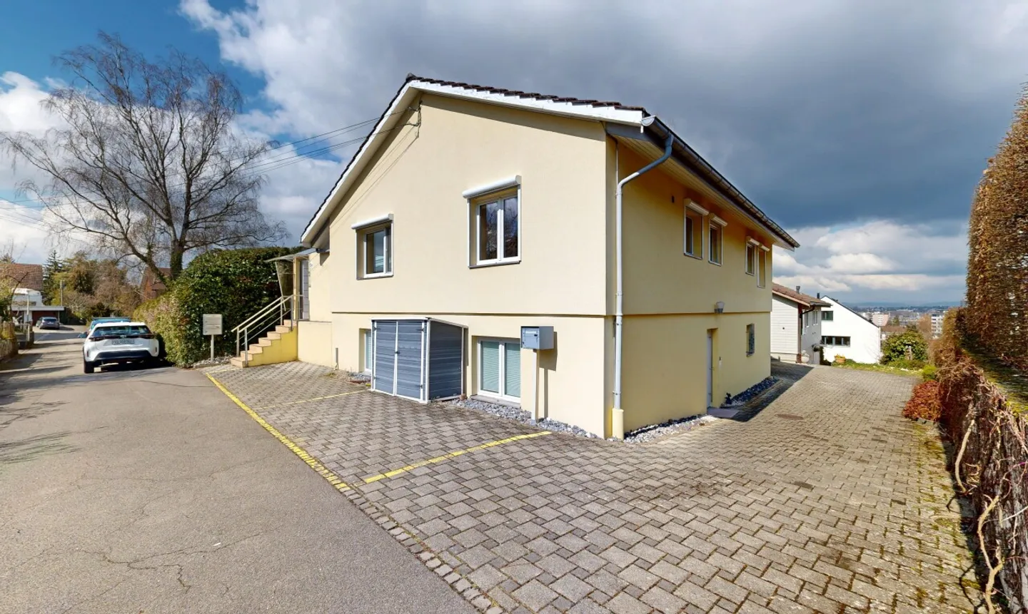 Einfamilienhaus mit Einliegerwohnung in ruhiger aber zentraler Lage - Photo 1 of 11