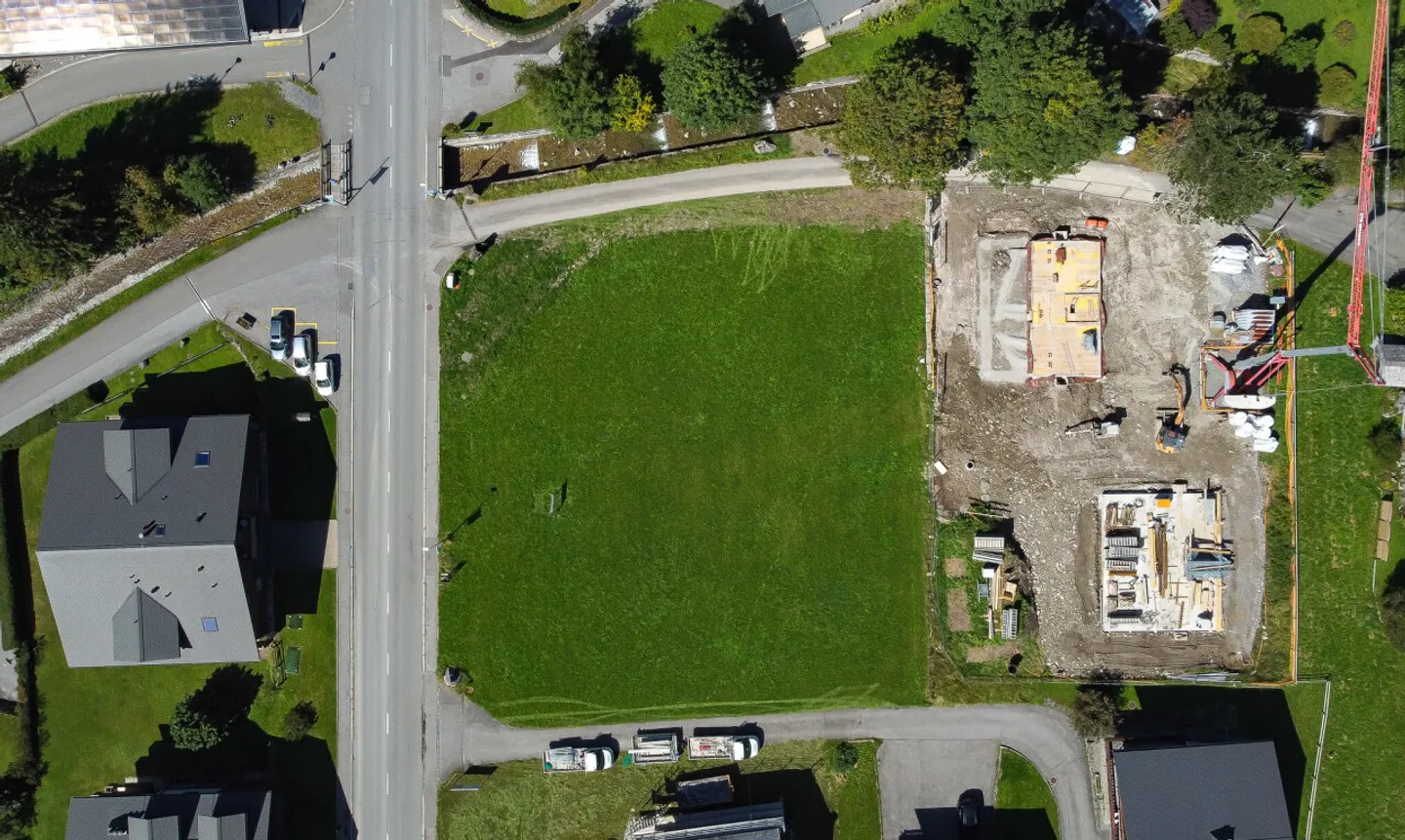 Exklusiv: Wunderschönes Baugrundstück am Eingang des Dorfes - Foto 1 von 11