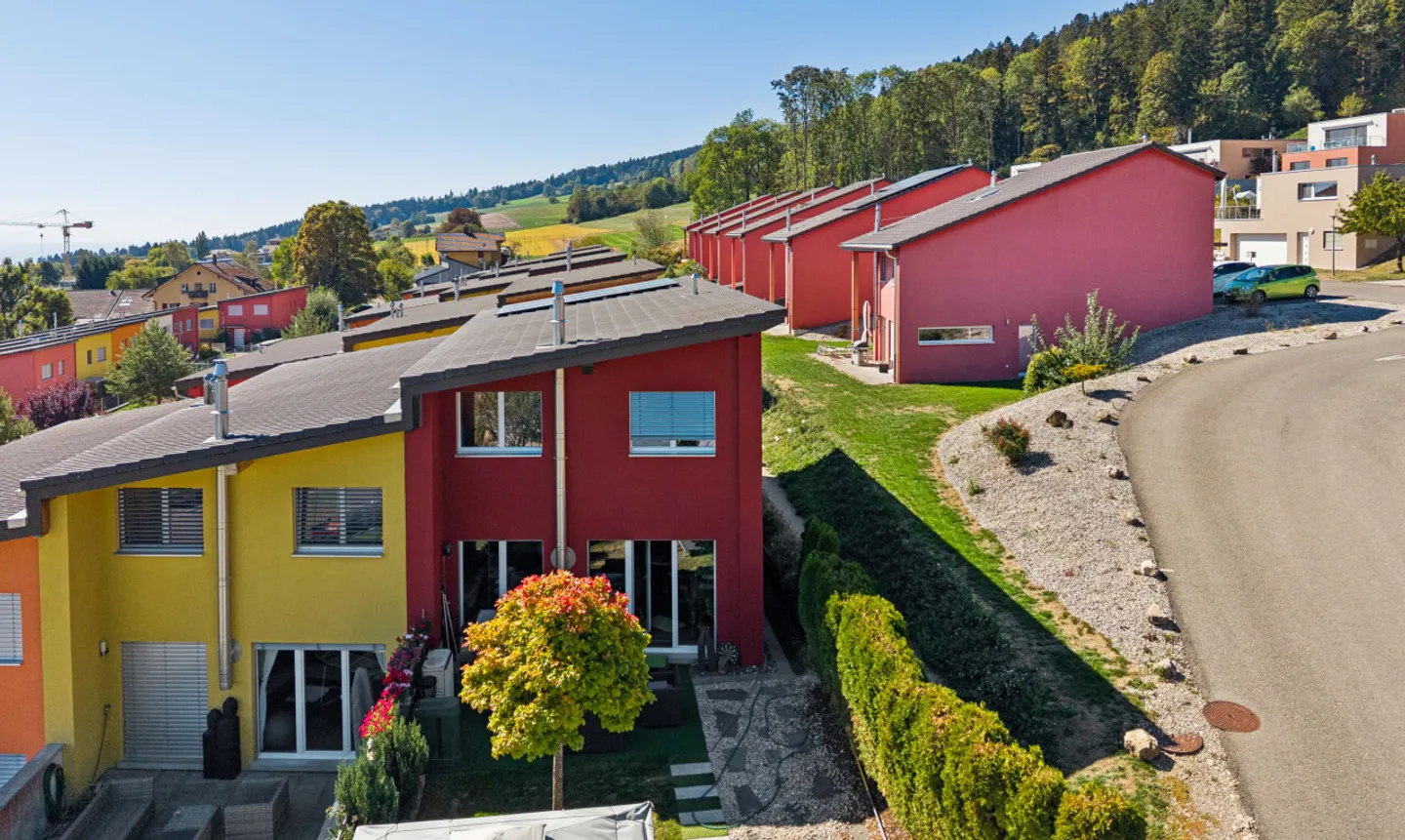 Casa a schiera a Geneveys-sur-Coffrane - Foto 1 di 11