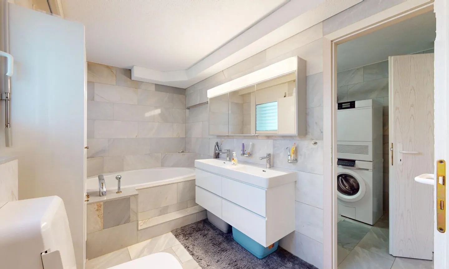 Geräumige Wohnung mit atemberaubendem Blick - Foto 11 von 13