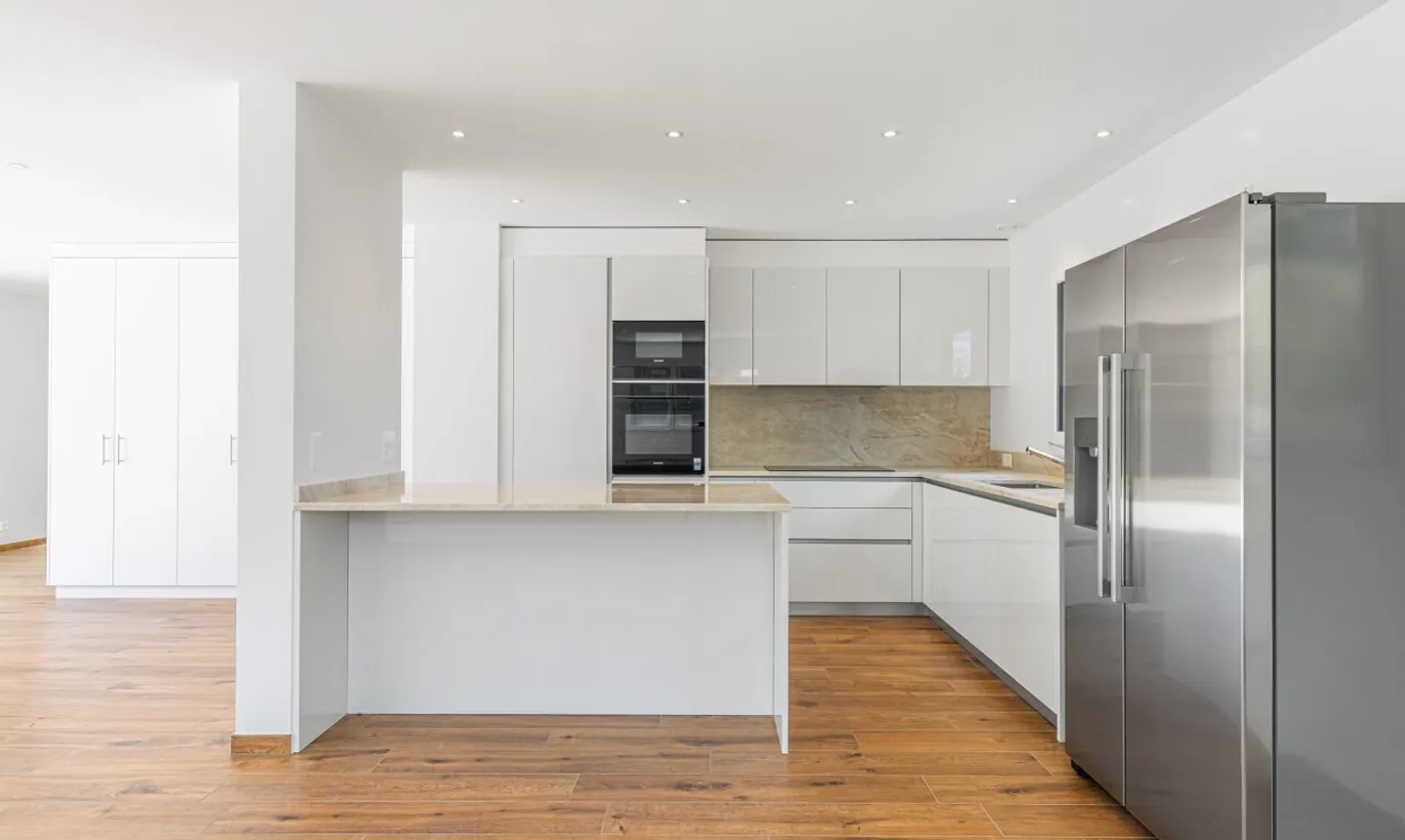New semi-detached house with garden, beautiful volumes and careful finishes - Photo 8 of 11